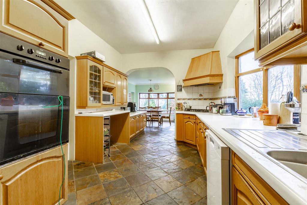 Kitchen Diner (8)-HDR copy.jpg