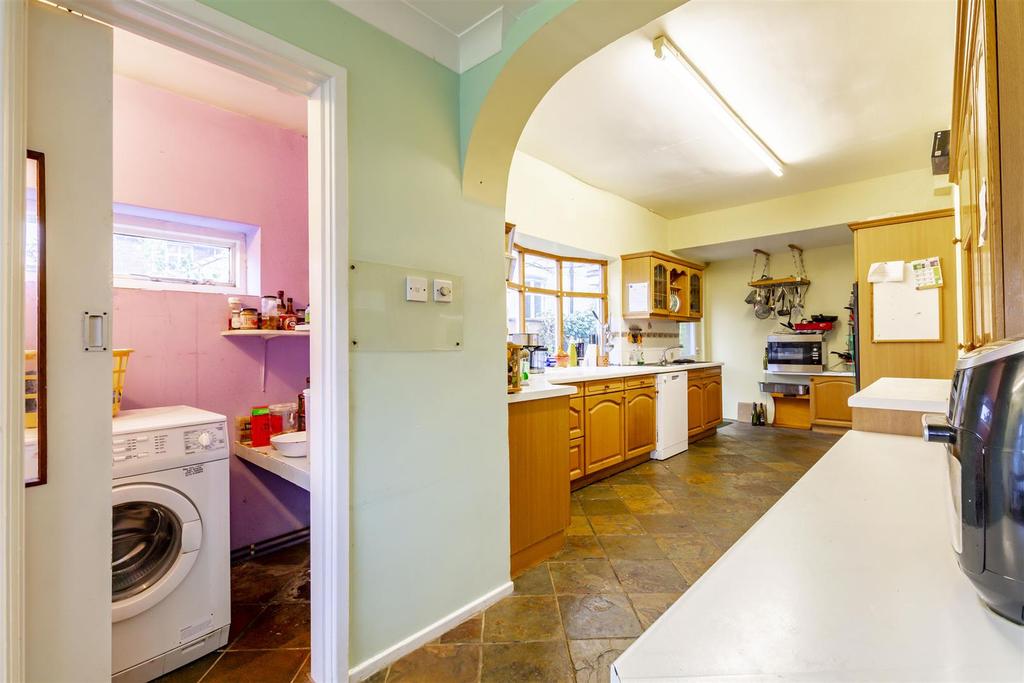 Kitchen Diner (14)-HDR copy.jpg