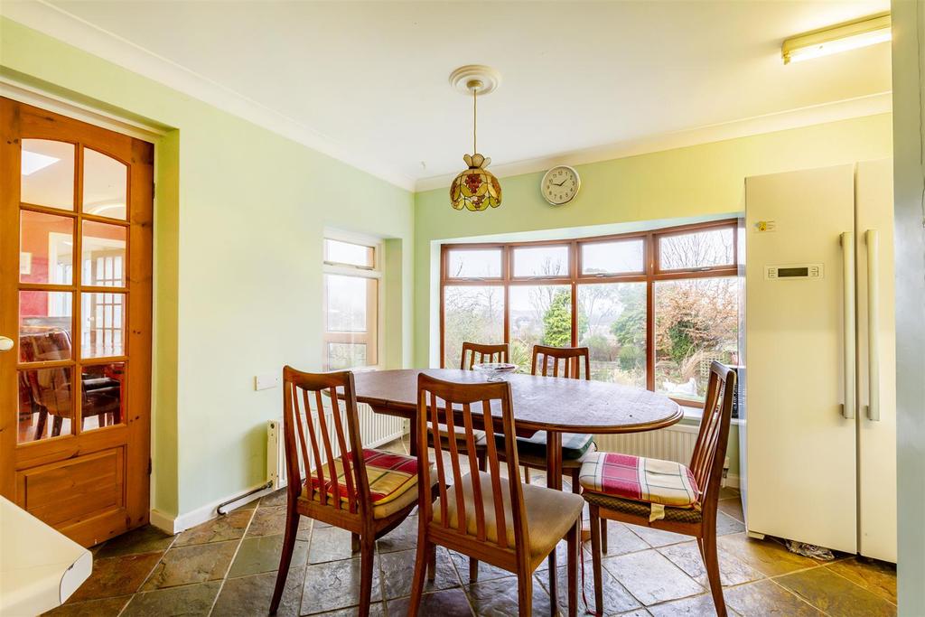Kitchen Diner (2)-HDR copy.jpg