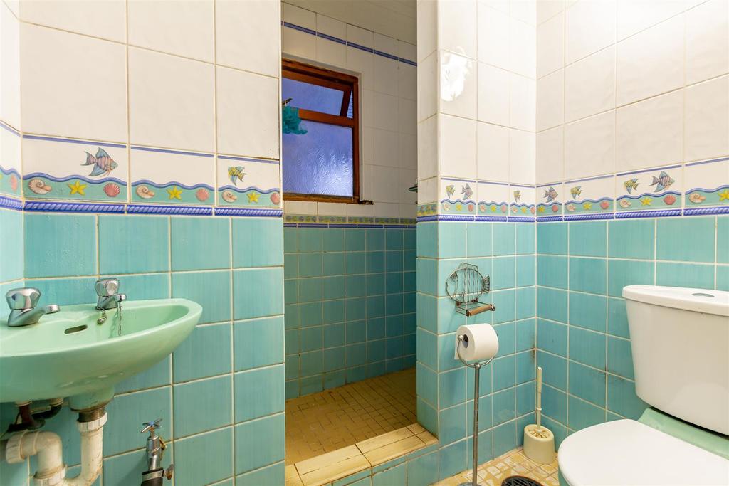 Bathroom in Pool room (2)-HDR copy.jpg