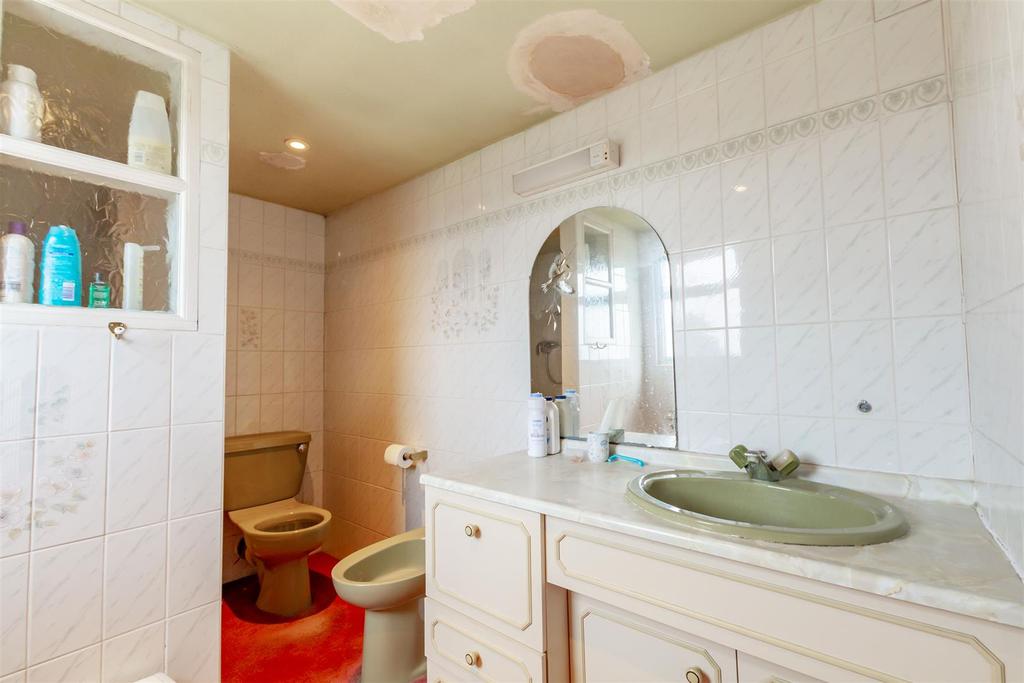 En-Suite (2)-HDR copy.jpg