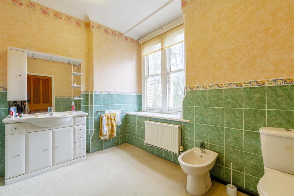 En-Suite 2 (2)-HDR copy.jpg