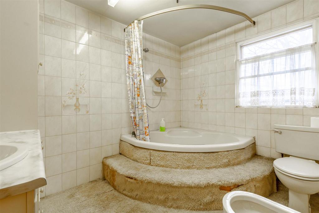 Bathroom (2)-HDR copy.jpg