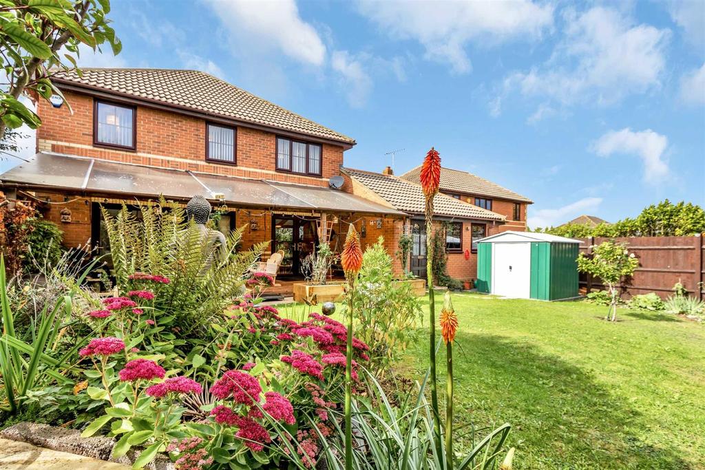 High Halden, Kents Hill 4 bed detached house for sale £590,000