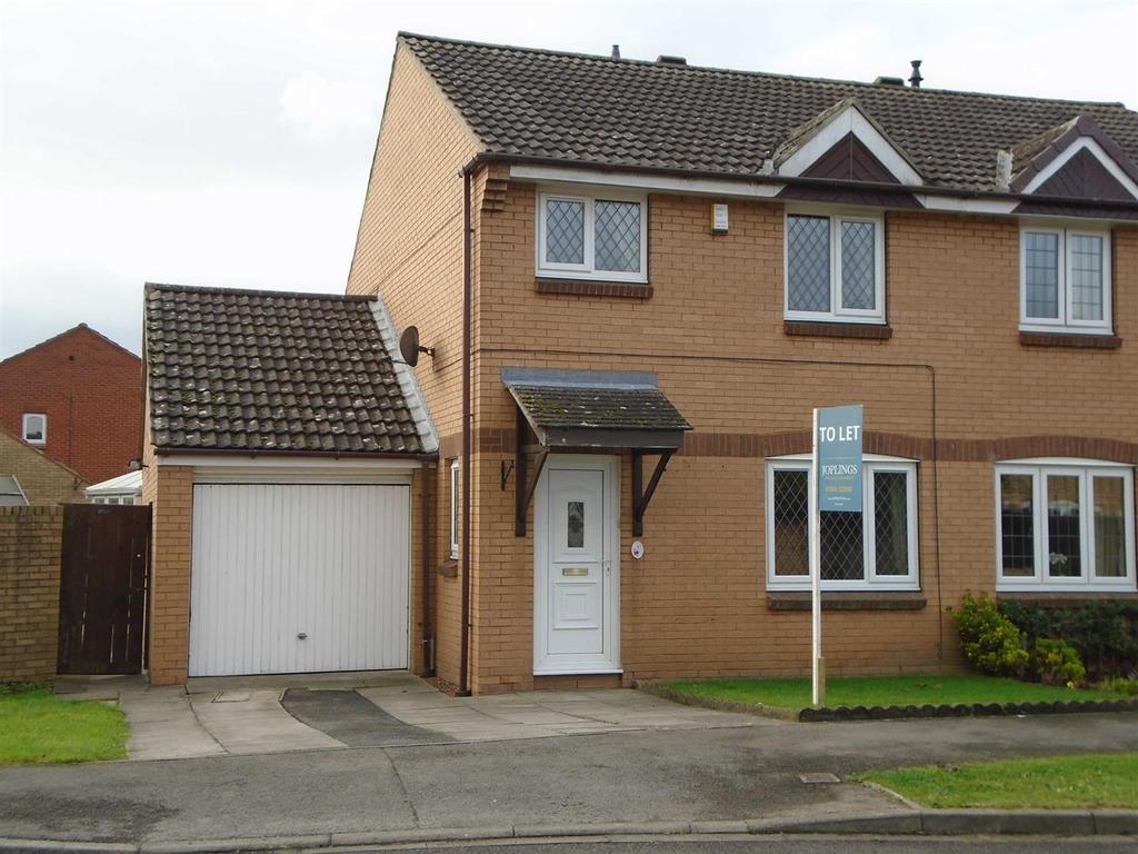 St James Drive, Northallerton 3 bed semidetached house £850 pcm (£