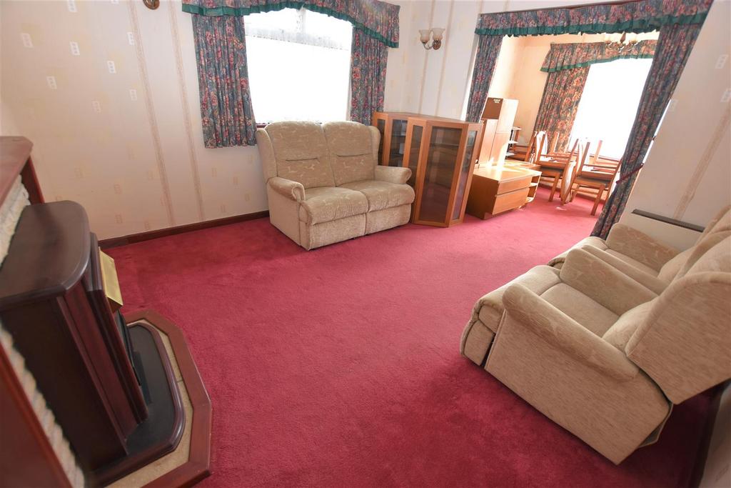 Trelawney Avenue, Treskerby, Redruth 2 bed detached bungalow £270,000