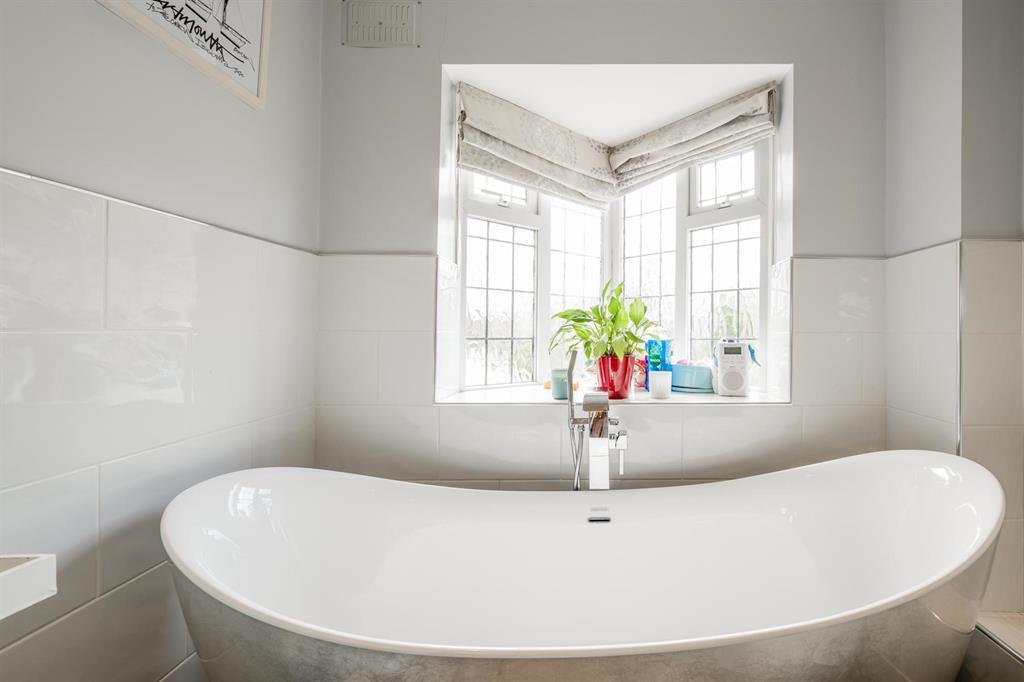 Family Bathroom 2