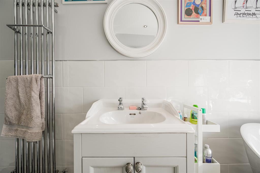 Family Bathroom 3