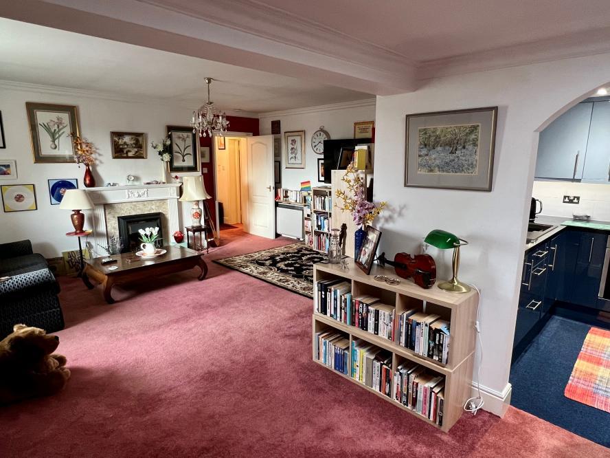 Sitting/dining room