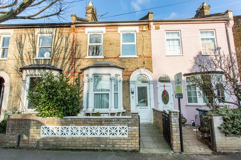 3 bedroom terraced house to rent, Tylney Road, Forest Gate, E7
