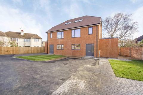 44 Barnes End, New Malden, KT3 6PB