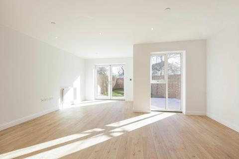 44 Barnes End, New Malden, KT3 6PB