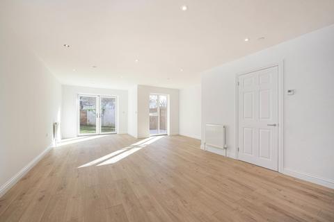 44 Barnes End, New Malden, KT3 6PB