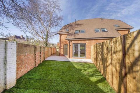 44 Barnes End, New Malden, KT3 6PB