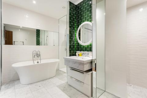2 bedroom apartment to rent, Capital Building, Embassy Gardens, London, SW11