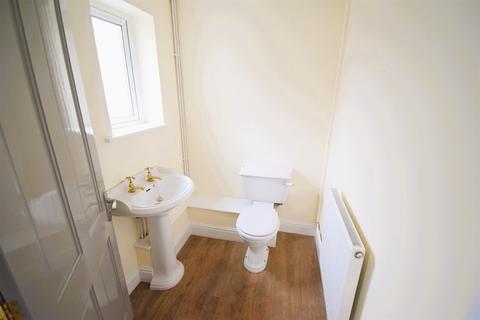 5 bedroom detached house to rent, St Marys Well Bay Road, Penarth