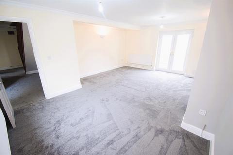 5 bedroom detached house to rent, St Marys Well Bay Road, Penarth