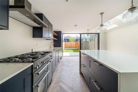 112 Kirkwood Road, London, SE15 2DG