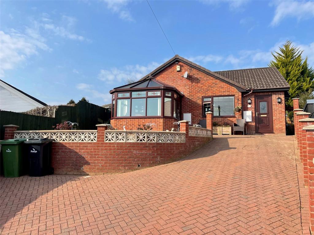 Bryn Glas, Welshpool, Powys, SY21 3 bed bungalow for sale £250,000