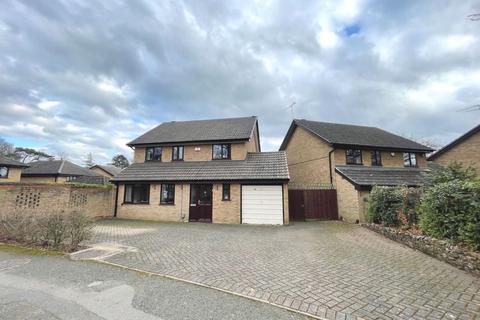 44 Berkeley Close, Northampton, NN1 5BJ