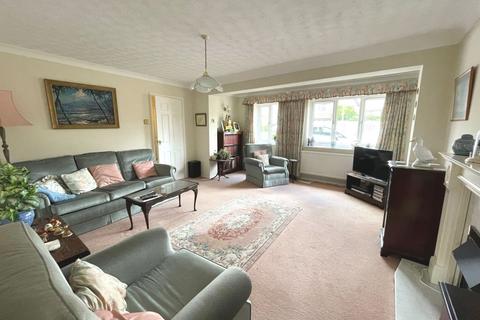 44 Berkeley Close, Northampton, NN1 5BJ