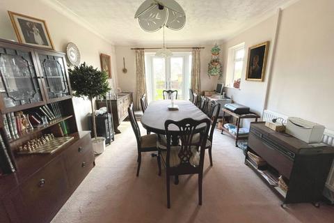 44 Berkeley Close, Northampton, NN1 5BJ