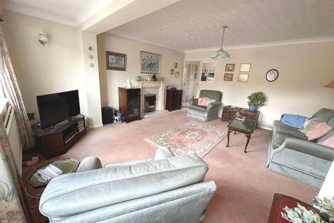 44 Berkeley Close, Northampton, NN1 5BJ
