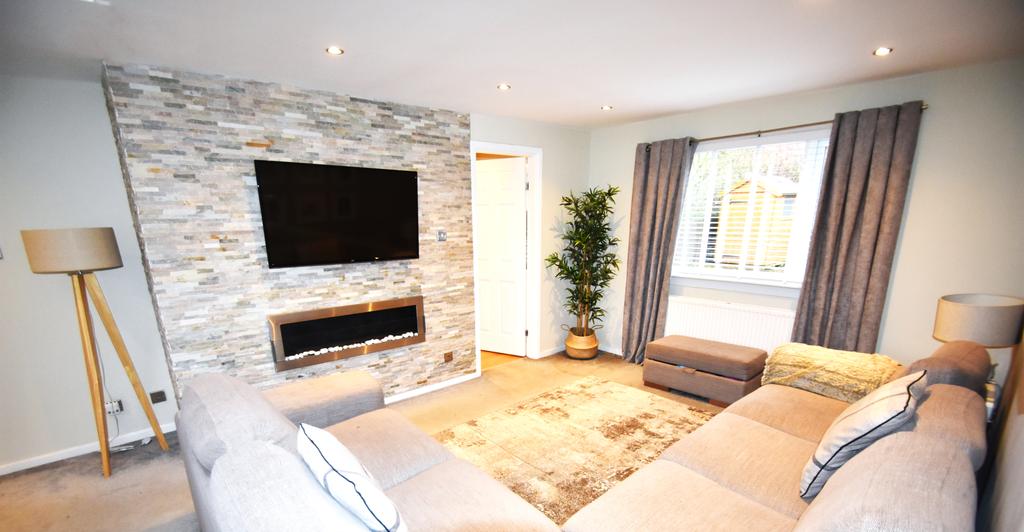 Whitelee, East Kilbride G75 3 bed end of terrace house £165,000
