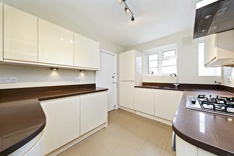 3 bedroom flat to rent, Sheen Road, Richmond TW10