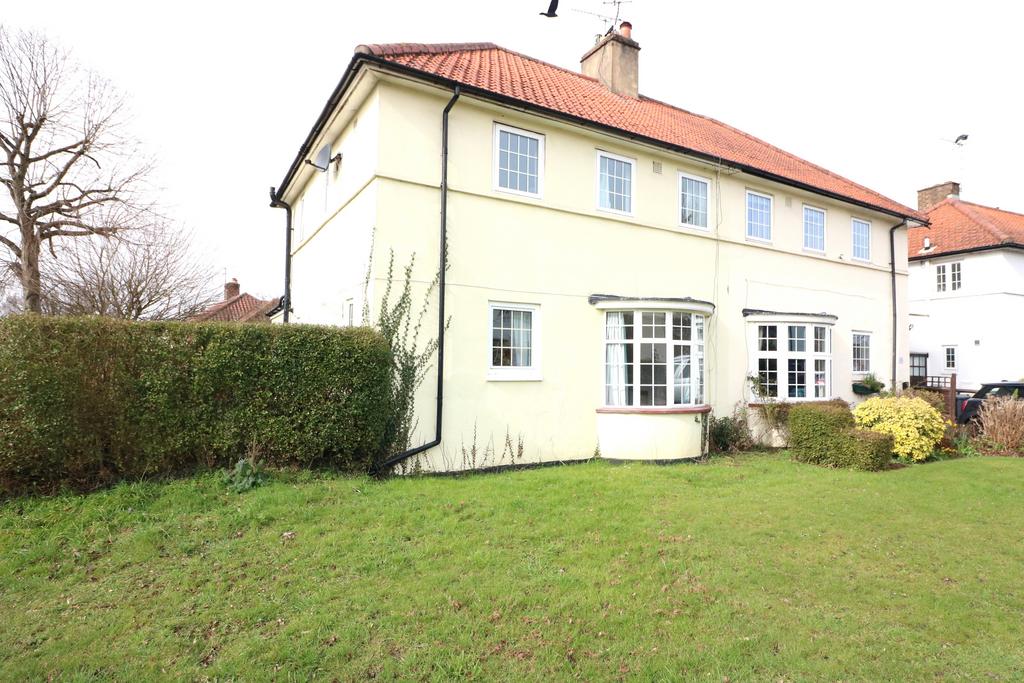 Attimore Road, Welwyn Garden City, AL8 3 bed semidetached house £1,700 pcm (£392 pw)