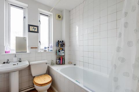 16 Quadrangle Close, London, SE1 4SQ