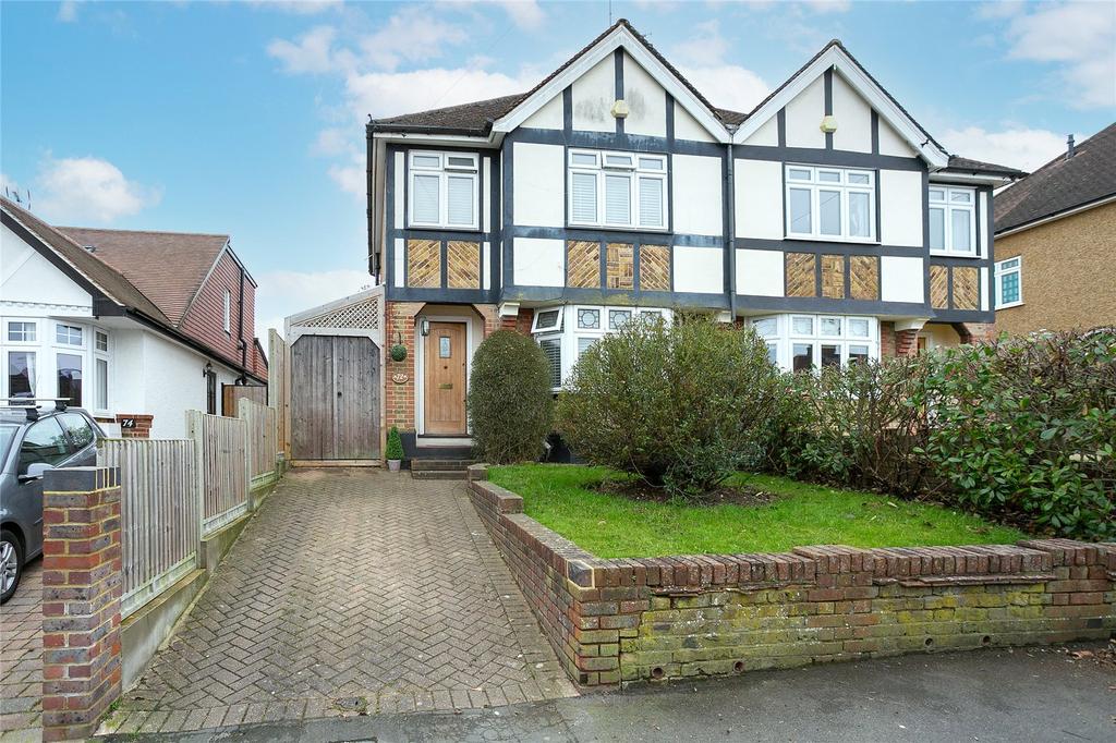 Herkomer Road, Bushey, Hertfordshire... 3 bed semidetached house £
