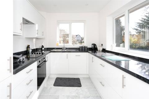 25 Ashlyn Close, Bushey, WD23 2EJ