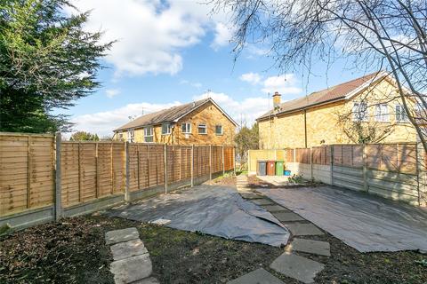 25 Ashlyn Close, Bushey, WD23 2EJ