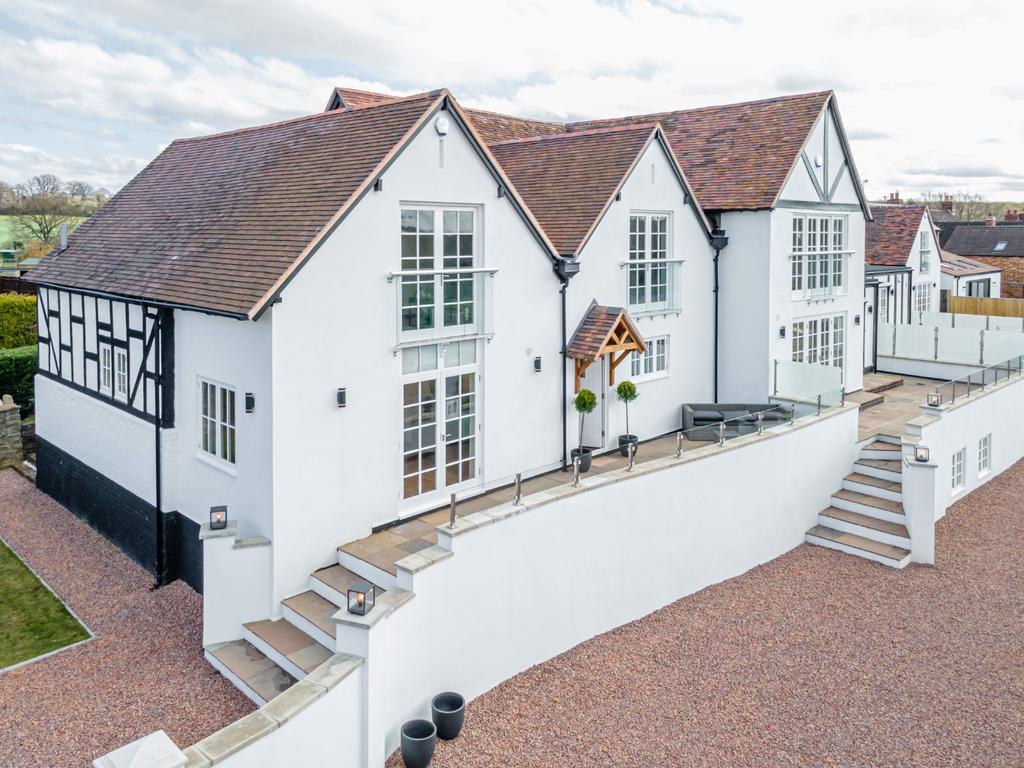 Severn Springs, Severn Stoke, WR8 9JA 4 bed end of terrace house £675,000