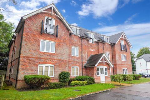 3 Admiral Way, Godalming, GU7 1QN