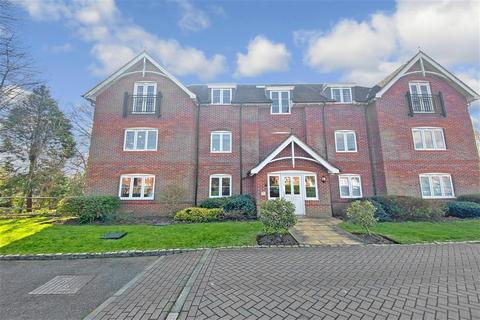 3 Admiral Way, Godalming, GU7 1QN