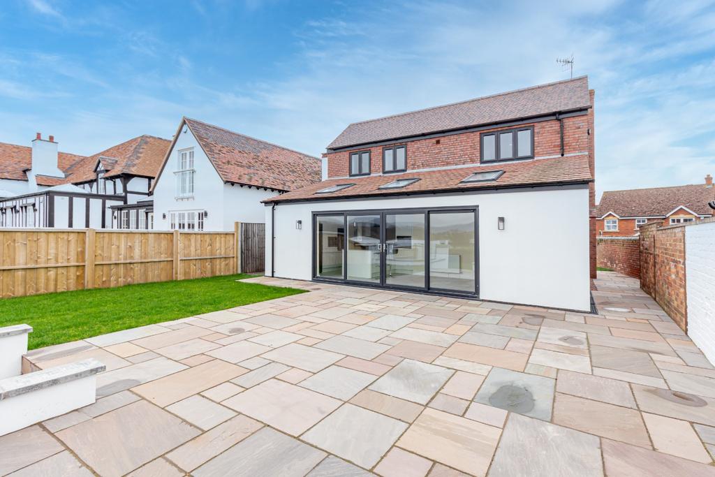 Severn Springs, Severn Stoke, WR8 9JA 4 bed detached house £675,000