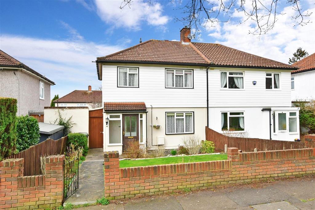 Goldingham Avenue, Loughton, Essex 3 bed semi-detached house - £400,000