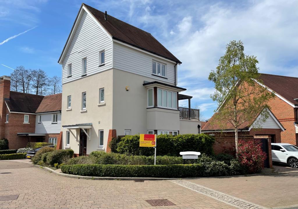 Fleet, Hampshire, Gu51 3 Bed Townhouse - £640,000