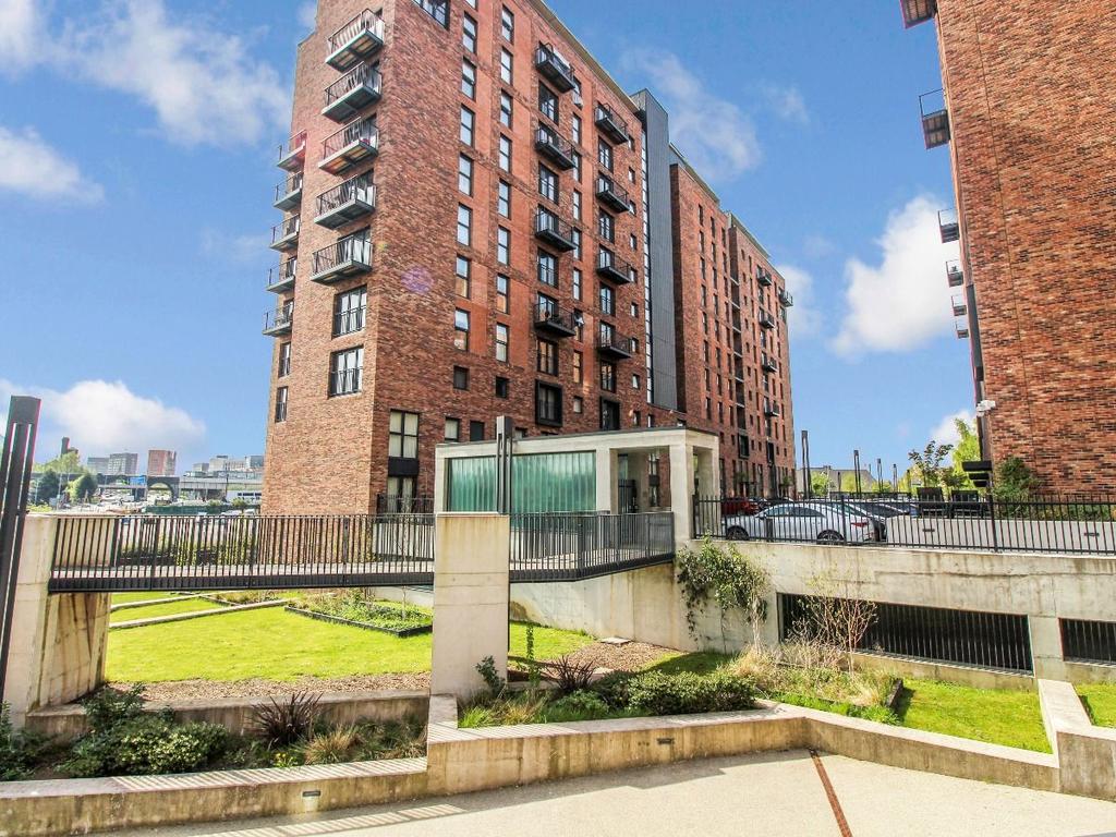 Wilburn Basin 2 bed apartment £265,000