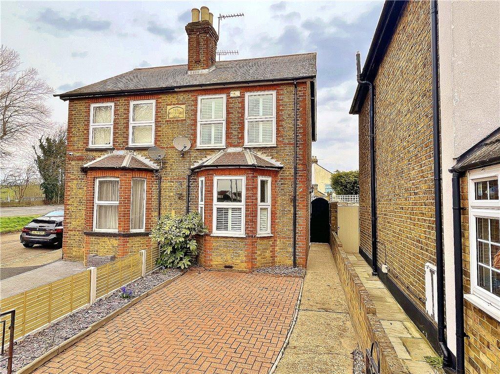 Farnell Road, Staines, Middlesex, TW18 3 bed semidetached house £