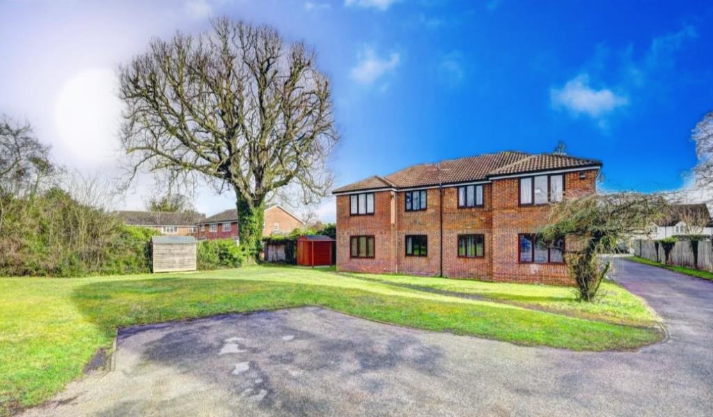Summerleys Road, Princes Risborough, HP27 1 bed apartment £850 pcm (£196 pw)