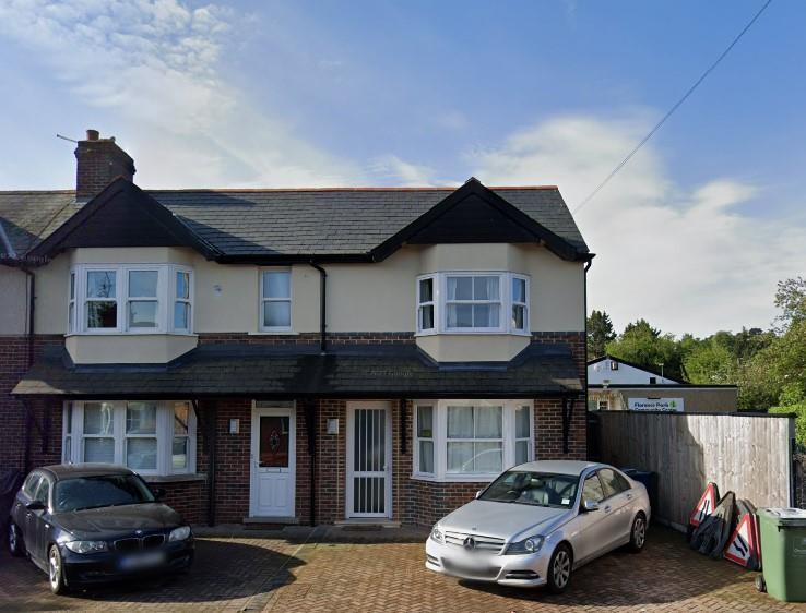 Cornwallis Road, East Oxford, OX4 3 bed end of terrace house £1,400 pcm (£323 pw)