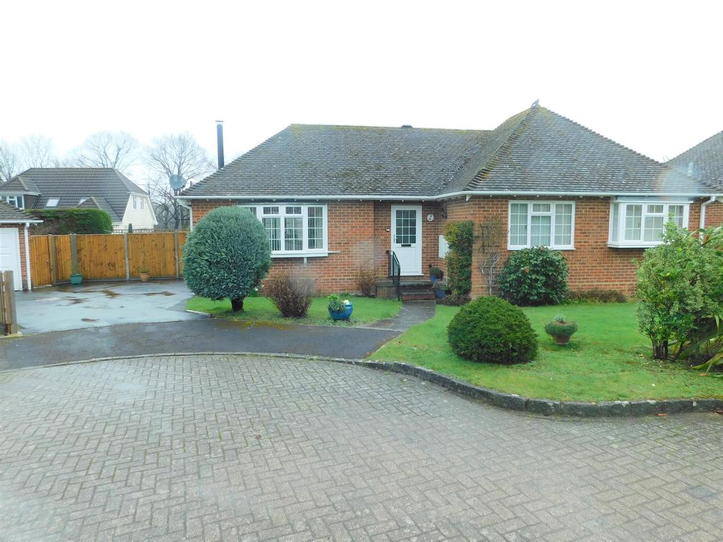 Mountfield, Hythe SO45 3 bed detached bungalow for sale £565,000