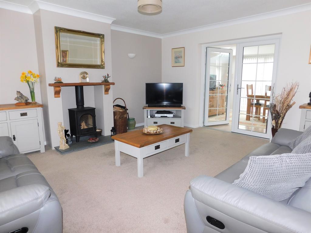 Mountfield, Hythe SO45 3 bed detached bungalow for sale £565,000