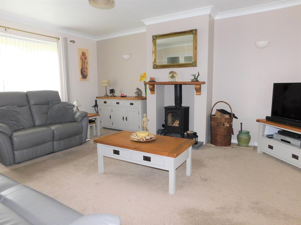 Mountfield, Hythe SO45 3 bed detached bungalow £565,000