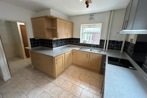 3 bedroom semi-detached house to rent, Bouverie Parade, Stoke-on-Trent, ST1