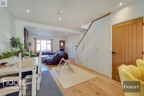 85 Biggin Hill, London, SE19 3HT