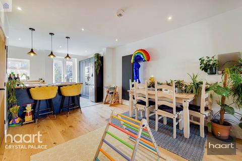 85 Biggin Hill, London, SE19 3HT